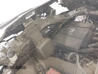 2022 Toyota Highlander XLE z VIN 5TDHZRBH3NS579974, wystawiony jako IAAI lot #41898015 z przebiegiem 46 005 mil mil oraz . Historia ofert i sprzedaży dostępna na DreamBid. Obrazek 17.