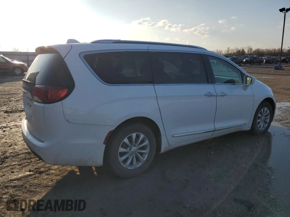 2018 Chrysler Pacifica Touring L with VIN 2C4RC1BG8JR124054, listed as a Copart auction lot 49787405 with 123,801 mi miles and Salvage Title. Bid and sale history available at DreamBid. Image 3.