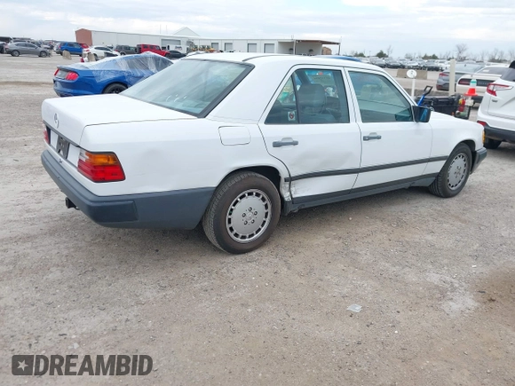 1989 Mercedes-Benz 300 E z VIN WDBEA30D6KB024140, wystawiony jako IAAI lot #41332894 z przebiegiem 237 628 mil mil oraz . Historia ofert i sprzedaży dostępna na DreamBid. Obrazek 6.