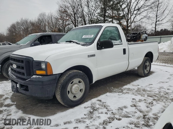 2007 Ford F-250 XL z VIN 1FTNF20597EA22927, wystawiony jako Copart lot #46926365 z przebiegiem 175 976 mil mil oraz Czysty tytuł • Clean title. Historia ofert i sprzedaży dostępna na DreamBid. Obrazek 1.