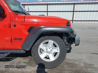 2020 Jeep Gladiator Sport S с VIN 1C6HJTAG1LL154854, выставлен на аукционе IAAI как лот 42272169 с пробегом 66 909 миль миль и . История ставок и продаж доступна на DreamBid. Изображение 6.