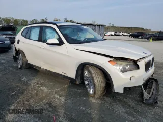 2015 BMW X1 sDrive28i z VIN WBAVM1C5XFV318188, wystawiony jako Copart lot #51543865 z przebiegiem 97 497 mil mil oraz Szkoda całkowita • Salvage title. Historia ofert i sprzedaży dostępna na DreamBid. Obrazek 4.