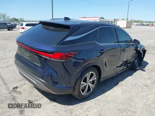 2024 Lexus RX 350 z VIN JTJCHMAA5R2015211, wystawiony jako IAAI lot #42048604 z przebiegiem 4441 mil mil oraz . Historia ofert i sprzedaży dostępna na DreamBid. Obrazek 4.