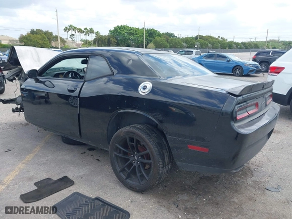 2013 Dodge Challenger SXT with VIN 2C3CDYAG2DH511985, listed as a IAAI auction lot 41917707 with 111,872 mi miles. Bid and sale history available at carsss.com. Image 3.