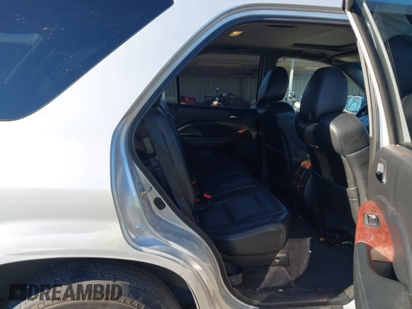 2004 Acura MDX Touring Pkg w/Navigation with VIN 2HNYD18804H546977, listed as a IAAI auction lot 41345964 with 161,856 mi miles. Bid and sale history available at carsss.com. Image 8.