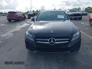 2018 Mercedes-Benz C 300 z VIN 55SWF4KB8JU251817, wystawiony jako IAAI lot #42482900 z przebiegiem 76 248 mil mil oraz . Historia ofert i sprzedaży dostępna na DreamBid. Obrazek 12.