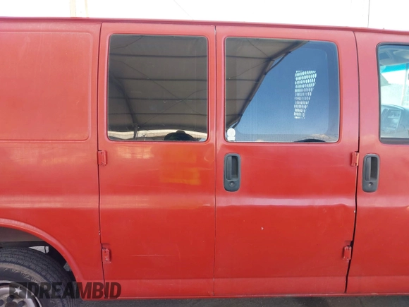 1998 GMC Savana z VIN 1GTFG25MXW1074400, wystawiony jako IAAI lot #42271307 z przebiegiem 283 291 mil mil oraz . Historia ofert i sprzedaży dostępna na DreamBid. Obrazek 5.