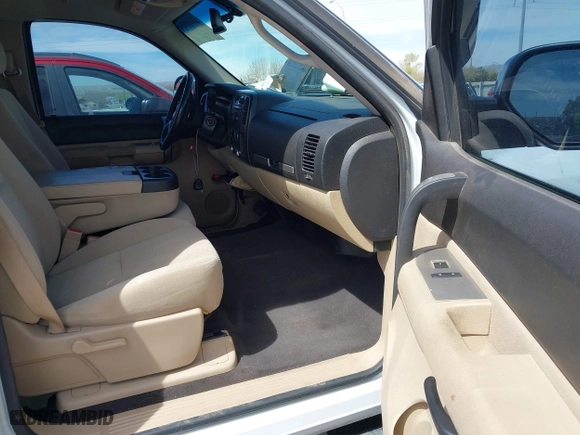 2007 Chevrolet Silverado 1500 LT w/1LT with VIN 3GCEC13J97G505483, listed as a IAAI auction lot 41911656 with 144,415 mi miles. Bid and sale history available at carsss.com. Image 5.