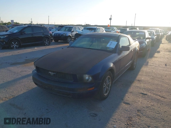 2005 Ford Mustang Deluxe z VIN 1ZVFT80N155124281, wystawiony jako IAAI lot #41941404 z przebiegiem Nie podano mil oraz . Historia ofert i sprzedaży dostępna na DreamBid. Obrazek 2.