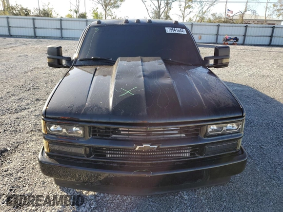 1996 Chevrolet Silverado 3500 z VIN 1GCHC33J3TF020647, wystawiony jako Copart lot #79541644 z przebiegiem Nie podano mil oraz Nie do naprawy • Non repairable. Historia ofert i sprzedaży dostępna na DreamBid. Obrazek 5.