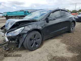 2021 Tesla Model 3 Standard Range Plus z VIN 5YJ3E1EA4MF875501, wystawiony jako Copart lot #50909925 z przebiegiem 49 500 mil mil oraz Szkoda całkowita • Salvage title. Historia ofert i sprzedaży dostępna na DreamBid. Obrazek 1.