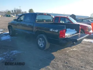 2006 Dodge Dakota SLT z VIN 1D7HW48N96S671842, wystawiony jako IAAI lot #41286872 z przebiegiem 192 914 mil mil oraz . Historia ofert i sprzedaży dostępna na DreamBid. Obrazek 3.