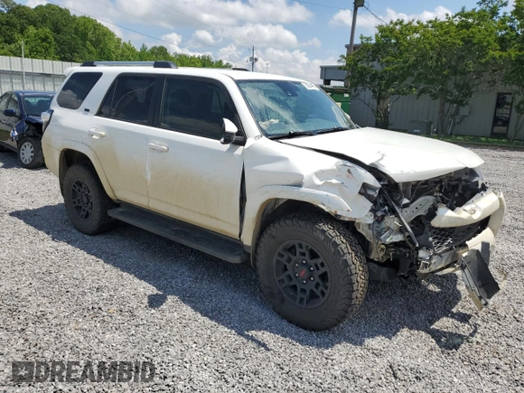 2021 Toyota 4Runner SR5 z VIN JTEMU5JRXM5915622, wystawiony jako Copart lot #56334495 z przebiegiem 109 774 mil mil oraz Szkoda całkowita • Salvage title. Historia ofert i sprzedaży dostępna na DreamBid. Obrazek 4.