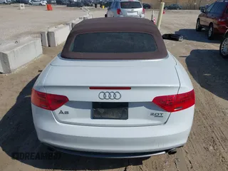 2015 Audi A5 Premium Plus z VIN WAUMFAFH3FN001641, wystawiony jako IAAI lot #41781985 z przebiegiem 44 229 mil mil oraz . Historia ofert i sprzedaży dostępna na DreamBid. Obrazek 16.
