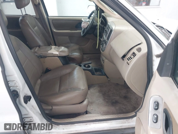 2004 Ford Escape XLT z VIN 1FMYU03184DA08689, wystawiony jako IAAI lot #42538780 z przebiegiem 251 930 mil mil oraz . Historia ofert i sprzedaży dostępna na DreamBid. Obrazek 5.