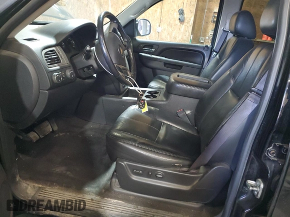 2013 Chevrolet Tahoe LT z VIN 1GNSKBE08DR264454, wystawiony jako Copart lot #60296205 z przebiegiem 135 688 mil mil oraz Szkoda całkowita • Salvage title. Historia ofert i sprzedaży dostępna na DreamBid. Obrazek 7.