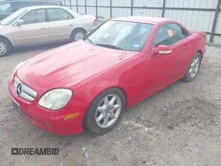 2001 Mercedes-Benz SLK 230/320 z VIN WDBKK65F31F223603, wystawiony jako IAAI lot #42307611 z przebiegiem 136 357 mil mil oraz . Historia ofert i sprzedaży dostępna na DreamBid. Obrazek 17.