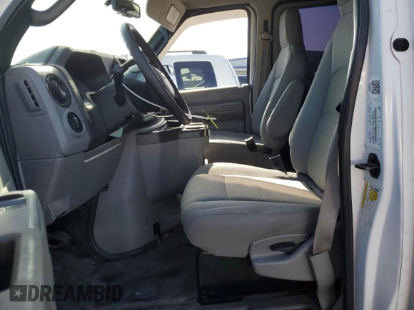 2014 Ford Econoline Passenger XL z VIN 1FBSS3BL1EDA85723, wystawiony jako Copart lot #53297125 z przebiegiem 245 566 mil mil oraz Szkoda całkowita • Salvage title. Historia ofert i sprzedaży dostępna na DreamBid. Obrazek 7.