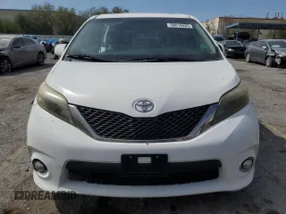 2015 Toyota Sienna SE с VIN 5TDXK3DC8FS582014, выставлен на аукционе Copart как лот 58018685 с пробегом 136 527 миль миль и Списание • Salvage title. История ставок и продаж доступна на DreamBid. Изображение 5.