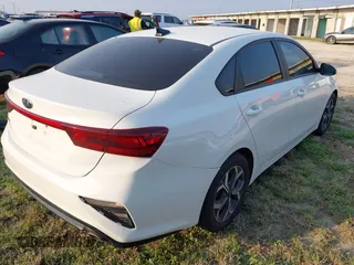 2021 Kia Forte LXS with VIN 3KPF24AD0ME267357, listed as a IAAI auction lot 41931814 with 1 mi miles. Bid and sale history available at carsss.com. Image 4.