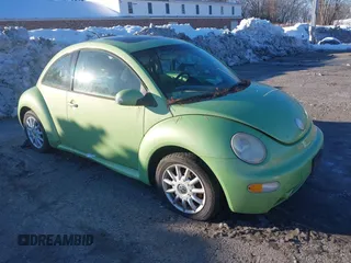 2005 Volkswagen New Beetle Coupe GLS with VIN 3VWCR31C15M403886, listed as a IAAI auction lot 41567715 with 168,346 mi miles. Bid and sale history available at carsss.com. Image 1.