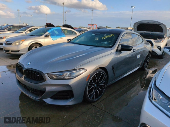 2023 BMW 8 Series M850i z VIN WBAGV8C02PCL20503, wystawiony jako Copart lot #74098614 z przebiegiem Nie podano mil oraz Szkoda całkowita • Salvage title. Historia ofert i sprzedaży dostępna na DreamBid. Obrazek 1.