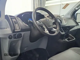 2019 Ford Transit z VIN 1FTYE1YM8KKB40189, wystawiony jako IAAI lot #42763040 z przebiegiem 193 036 mil mil oraz . Historia ofert i sprzedaży dostępna na DreamBid. Obrazek 35.