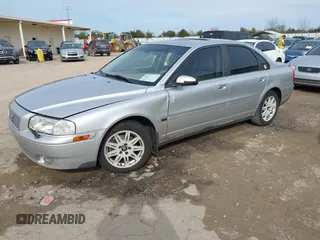 2005 Volvo S80 with VIN YV1TS592351393741, listed as a IAAI auction lot 41463037 with 1 mi miles. Bid and sale history available at carsss.com. Image 2.