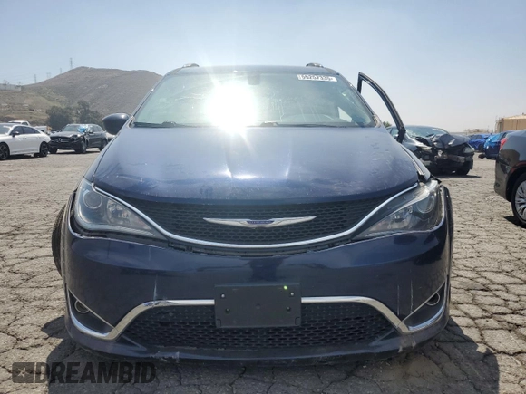 2018 Chrysler Pacifica Touring L z VIN 2C4RC1BG7JR353227, wystawiony jako Copart lot #55257335 z przebiegiem 90 697 mil mil oraz Szkoda całkowita • Salvage title. Historia ofert i sprzedaży dostępna na DreamBid. Obrazek 5.
