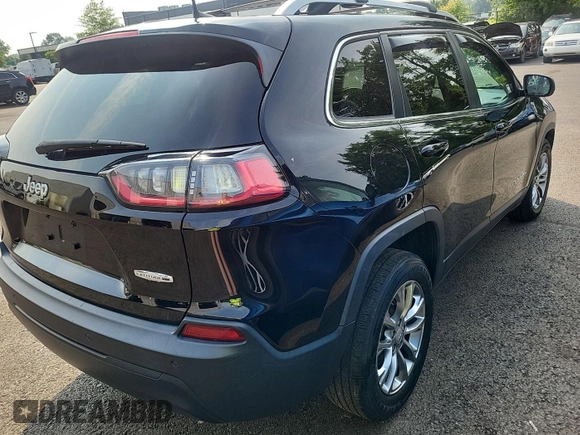 2021 Jeep Cherokee Latitude Plus z VIN 1C4PJLLB5MD223983, wystawiony jako IAAI lot #42741294 z przebiegiem 49 704 mil mil oraz . Historia ofert i sprzedaży dostępna na DreamBid. Obrazek 20.