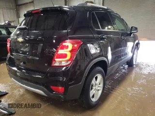 2020 Chevrolet Trax LT with VIN 3GNCJPSB5LL230066, listed as a Copart auction lot 47265815 with 32,501 mi miles and Salvage Title. Bid and sale history available at carsss.com. Image 3.