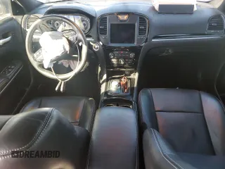2019 Chrysler 300 with VIN 2C3CCABG1KH548418, listed as a Copart auction lot 43458095 with 61,033 mi miles and Salvage Title. Bid and sale history available at carsss.com. Image 8.