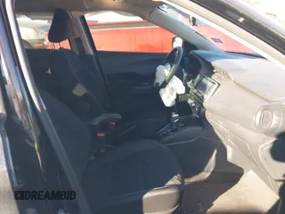 2022 Nissan Kicks S z VIN 3N1CP5BV8NL515288, wystawiony jako IAAI lot #41691806 z przebiegiem 66 626 mil mil oraz . Historia ofert i sprzedaży dostępna na DreamBid. Obrazek 5.