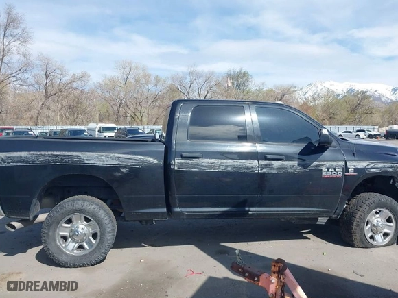 2018 Ram 2500 Tradesman with VIN 3C6UR5CL5JG359438, listed as a IAAI auction lot 39767267 with 148,103 mi miles. Bid and sale history available at carsss.com. Image 13.