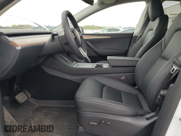 2025 Tesla Model Y Long Range with VIN 7SAYGDED5SF241318, listed as a Copart auction lot 51614245 with 3,682 mi miles and Salvage Title. Bid and sale history available at DreamBid. Image 7.