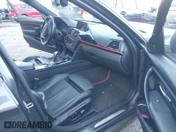 2013 BMW 3 Series 335i xDrive z VIN WBA3B9C55DF586231, wystawiony jako IAAI lot #41302520 z przebiegiem 123 173 mil mil oraz . Historia ofert i sprzedaży dostępna na DreamBid. Obrazek 5.