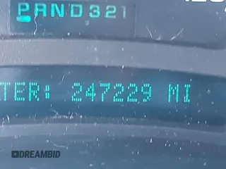 2004 Chevrolet Suburban Z71 z VIN 3GNFK16Z24G271294, wystawiony jako IAAI lot #41324576 z przebiegiem 247 229 mil mil oraz . Historia ofert i sprzedaży dostępna na DreamBid. Obrazek 15.