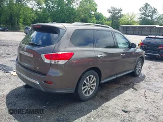 2015 Nissan Pathfinder SV z VIN 5N1AR2MN0FC704228, wystawiony jako IAAI lot #42248054 z przebiegiem 144 106 mil mil oraz . Historia ofert i sprzedaży dostępna na DreamBid. Obrazek 4.