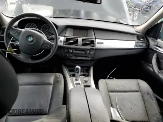 2013 BMW X5 xDrive35i z VIN 5UXZV4C5XD0G53045, wystawiony jako Copart lot #52986625 z przebiegiem 130 237 mil mil oraz Czysty tytuł • Clean title. Historia ofert i sprzedaży dostępna na DreamBid. Obrazek 8.