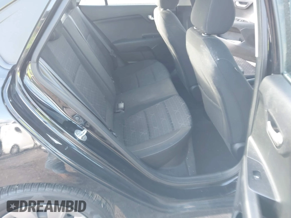 2019 Kia Rio S with VIN 3KPA24AB9KE209902, listed as a IAAI auction lot 41983203 with 31,231 mi miles. Bid and sale history available at carsss.com. Image 8.