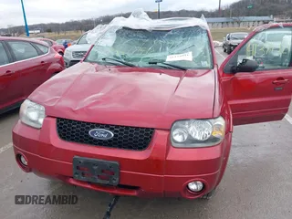 2007 Ford Escape Limited with VIN 1FMCU94147KA24935, listed as a IAAI auction lot 41374921 with 111,512 mi miles. Bid and sale history available at carsss.com. Image 6.
