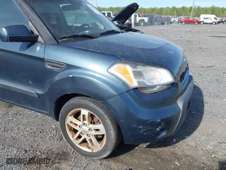2011 Kia Soul + with VIN KNDJT2A28B7232900, listed as a IAAI auction lot 42093207 with 153,504 mi miles. Bid and sale history available at carsss.com. Image 6.