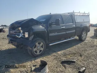 2011 GMC Sierra 2500HD Denali z VIN 1GT125C84BF262407, wystawiony jako Copart lot #59627705 z przebiegiem 155 259 mil mil oraz Szkoda całkowita • Salvage title. Historia ofert i sprzedaży dostępna na DreamBid. Obrazek 1.