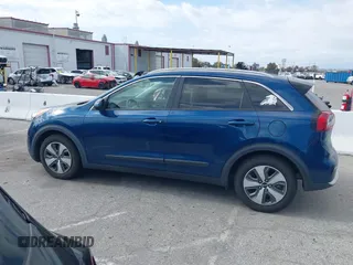 2017 Kia Niro LX with VIN KNDCB3LC6H5075363, listed as a IAAI auction lot 42132101 with 60,595 mi miles. Bid and sale history available at carsss.com. Image 14.
