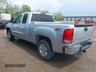 2010 GMC Sierra 1500 SLE z VIN 1GTSKVE30AZ167653, wystawiony jako IAAI lot #42085050 z przebiegiem 118 473 mil mil oraz . Historia ofert i sprzedaży dostępna na DreamBid. Obrazek 3.