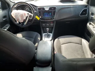 2014 Chrysler 200 Touring z VIN 1C3CCBBB9EN107481, wystawiony jako Copart lot #57303845 z przebiegiem 169 320 mil mil oraz Nie do naprawy • Non repairable. Historia ofert i sprzedaży dostępna na DreamBid. Obrazek 8.
