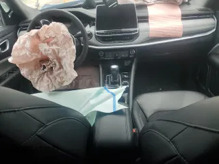 2025 Jeep Compass Latitude z VIN 3C4NJDBN2ST549479, wystawiony jako Copart lot #54985365 z przebiegiem 3 137 mil mil oraz Szkoda całkowita • Salvage title. Historia ofert i sprzedaży dostępna na DreamBid. Obrazek 8.