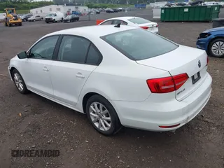 2015 Volkswagen Jetta SE с VIN 3VWD17AJ9FM283435, выставлен на аукционе IAAI как лот 42738541 с пробегом 102 601 миль миль и . История ставок и продаж доступна на DreamBid. Изображение 3.