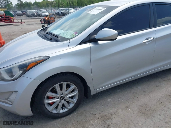 2015 Hyundai Elantra Limited with VIN KMHDH4AE4FU264511, listed as a IAAI auction lot 42060996 with 393,303 mi miles. Bid and sale history available at carsss.com. Image 6.