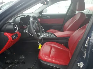 2019 Alfa Romeo Giulia Sport with VIN ZARFAMAN9K7599991, listed as a Copart auction lot 39895253 with 27,976 mi miles. Bid and sale history available at carsss.com. Image 7.